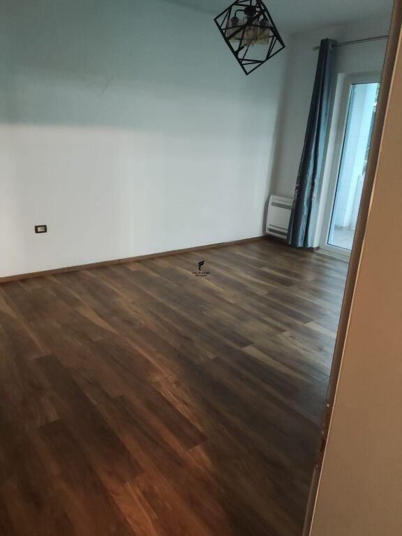 VILE ME QERA 2 KATESHE 280M2 BLLOKU I VILAVE, SELITE 200.000 LEKE FH-85864