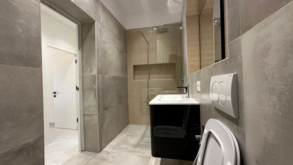 Jepet me qira apartament 2+1 – Rruga e Dibrës, Tiranë