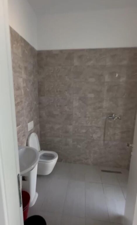 Qera | Ambjent Biznesi | Square 21- Rruga e Kavajes | 1000 €/muaj