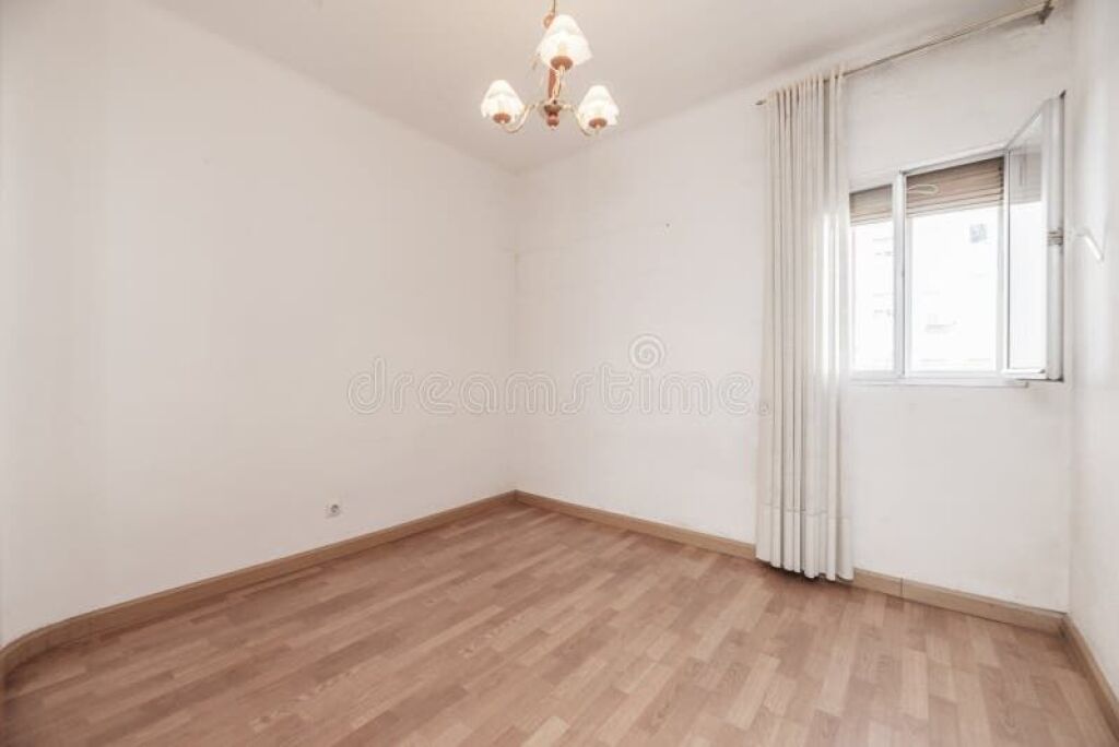 Shitet Apartament 1+1 me ashensor  ( 21 Dhjetori ) 165.500 €