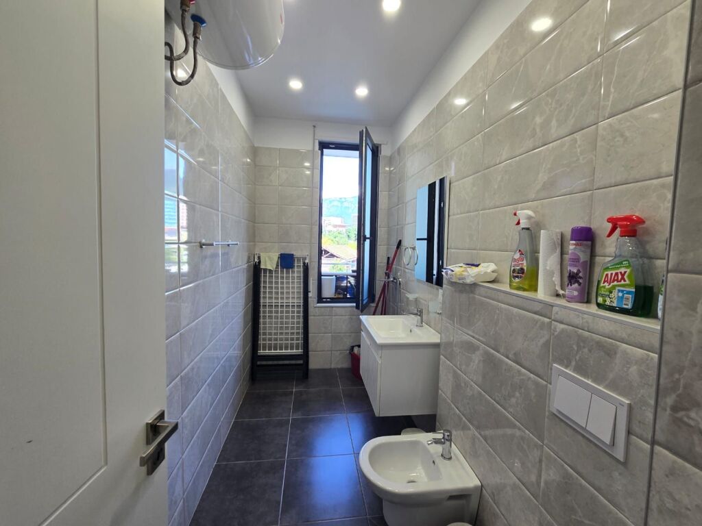 Apartament 2+1+2 Ballkon Me Qira Ne Kompleks Rezidencial | Perballe UET