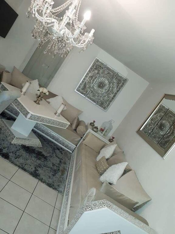 Vasil Shanto, jepet me qera apartament 1+1.