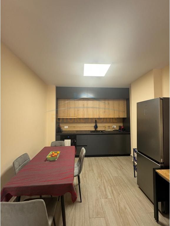 Qera, Apartament 2+1+2, Rruga Kongresi i Manastirit.