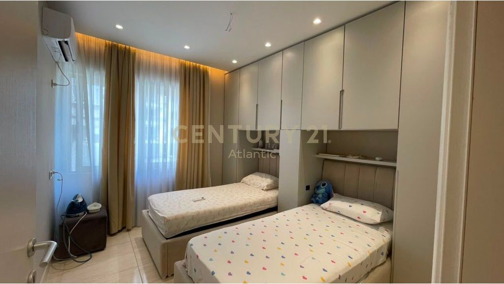 Shitet Apartament 2+1+2 me Verandë në Plazh Durrës– Vetëm pak hapa larg detit!