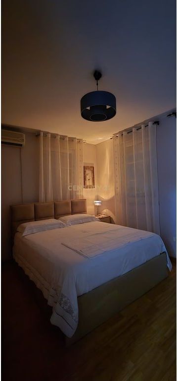 Shitet Apartament 2+1 Tek Medreseja, Rruga e Dibres 189,000 €