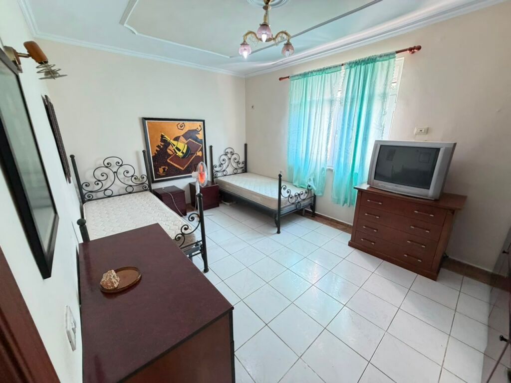 🏡 Jepet me qira apartament 1+1  📍 Medreseja, Rruga e Dibrës💶Cmimi 450 euro    