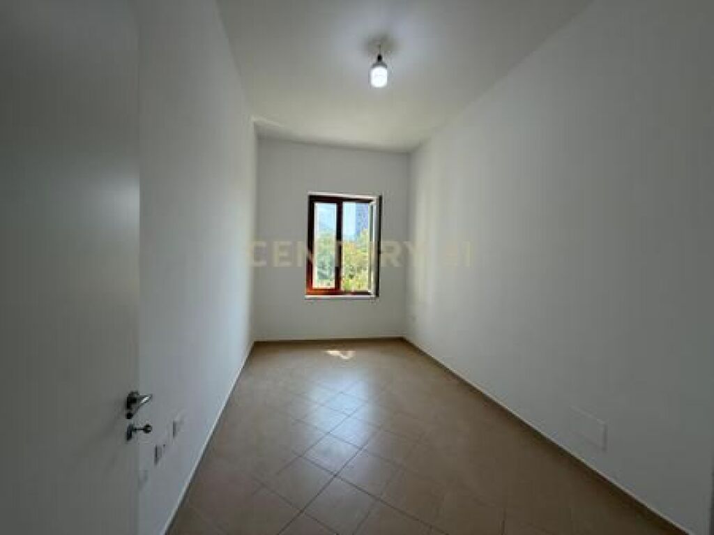 Appartamento 2+1 a Shallvaret – Vista sul Parco Rinia, Idea