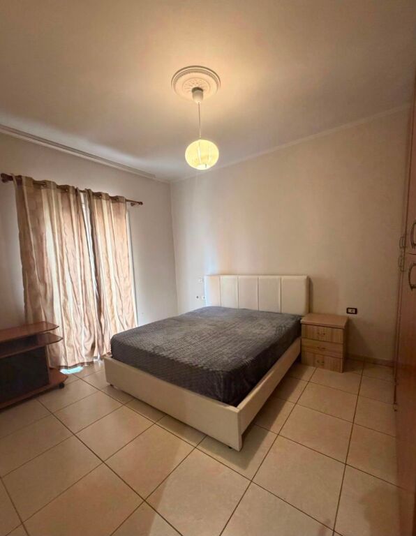 Jepet me qera apartament 1+1, përballë Square 21, pranë Furre Buke Zaimi.