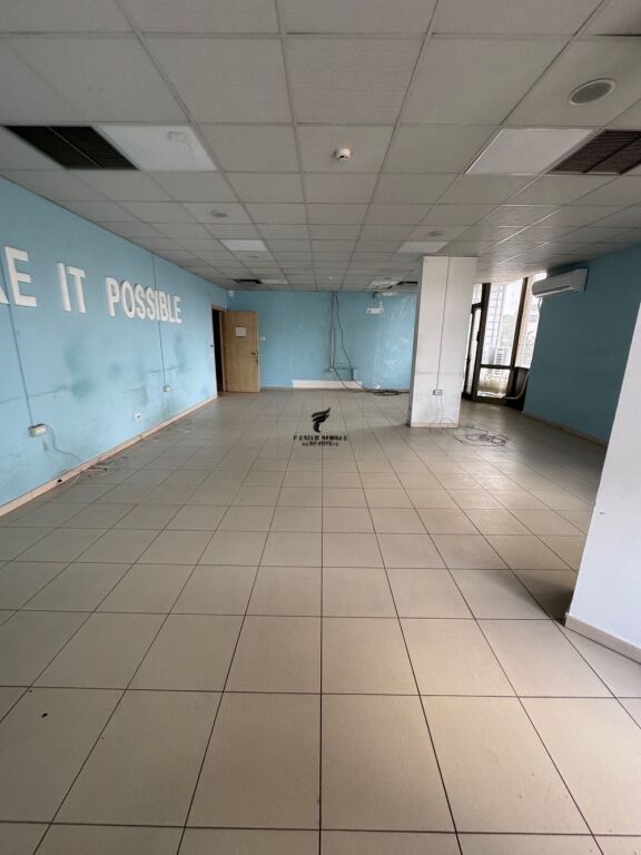 UFFICIO IN AFFITTO 200 M2 BLLOK 300.000 LEKE FH-85995