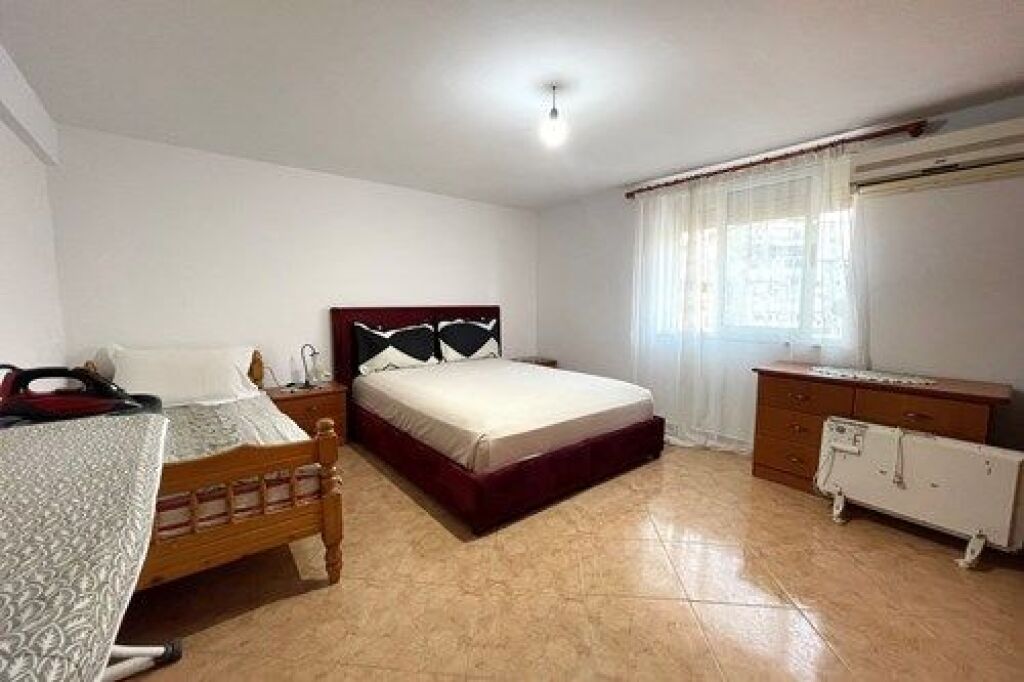 Apartament 3+1 i mobiluar tek Pazari i Ri!