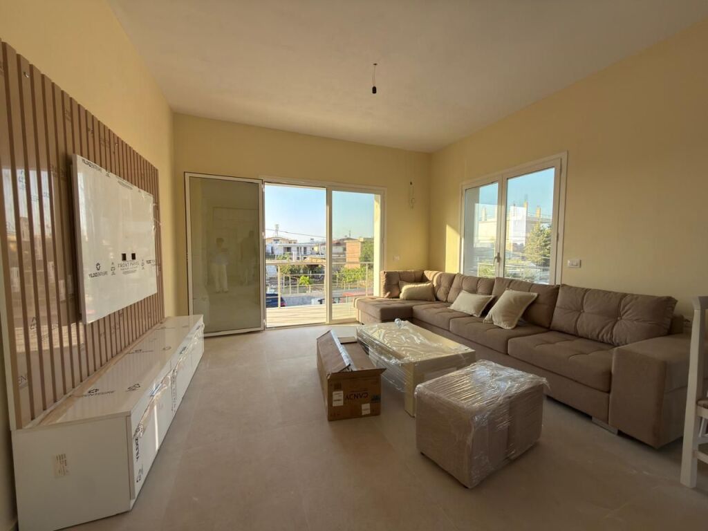 APARTAMENT 3+1+2 ME QERA – FUSHË AVIACIONIT, VLORË