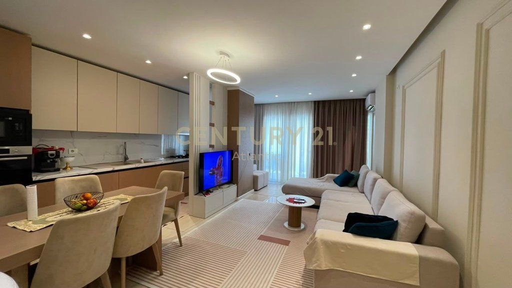 Shitet Apartament 2+1+2 me Verandë në Plazh Durrës– Vetëm pak hapa larg detit!