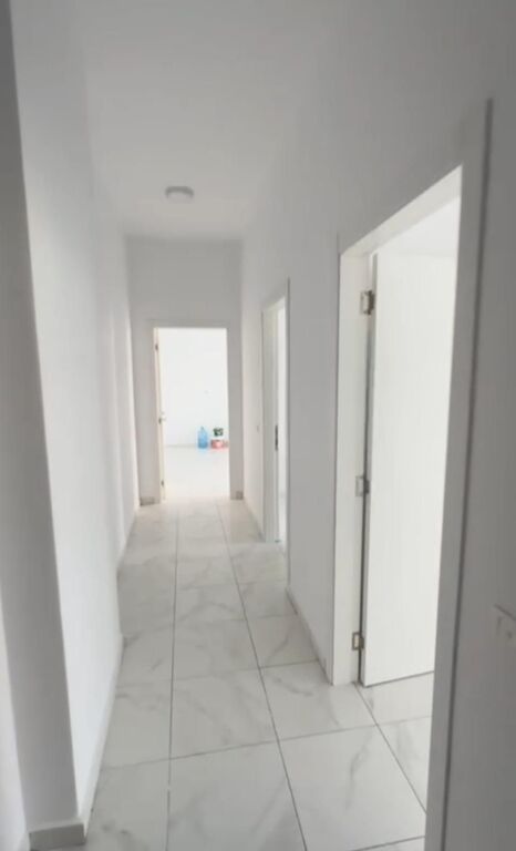 Qera | Ambjent Biznesi | Square 21- Rruga e Kavajes | 1000 €/muaj