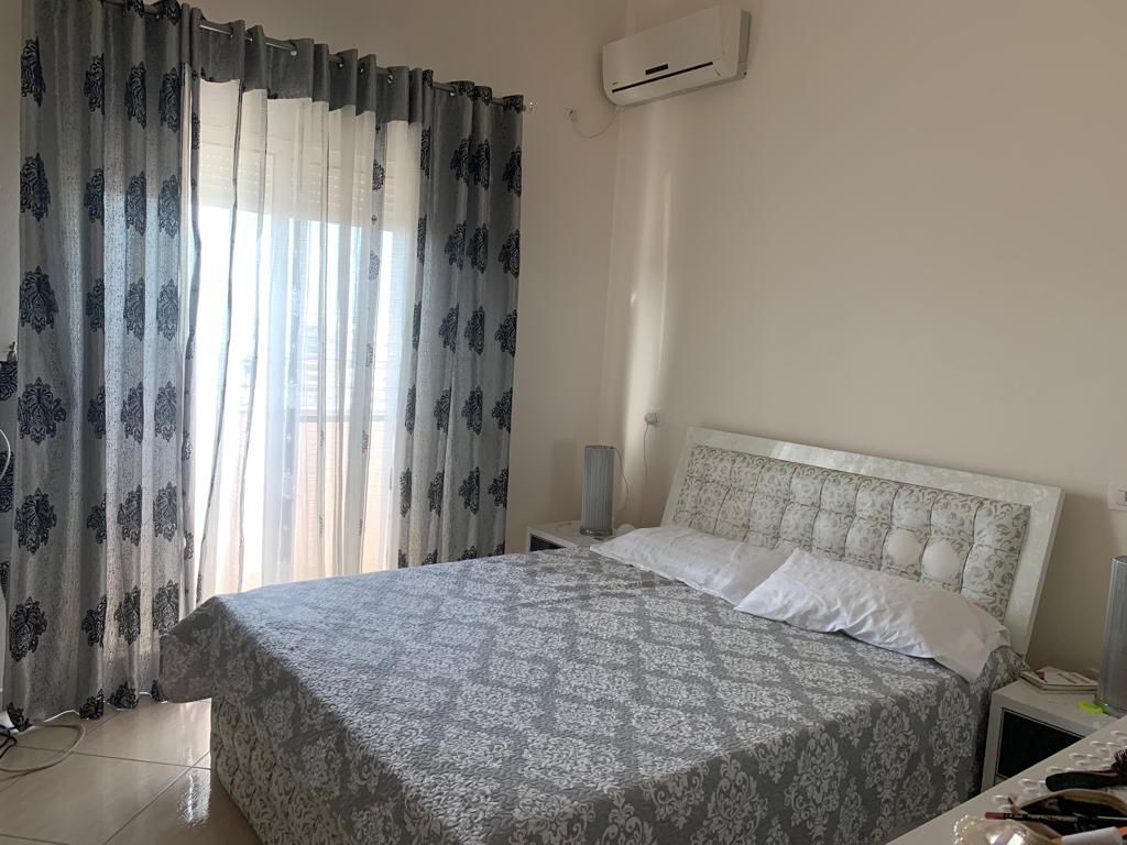 SHITET APARTAMENT 2+2+2 PORTI DURRES 240000 EURO