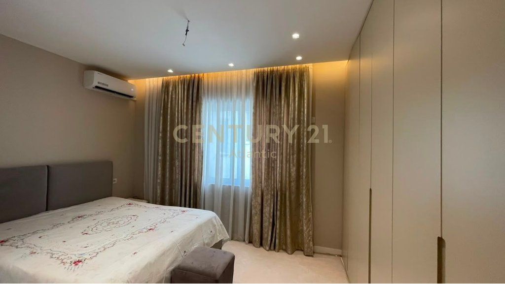 Shitet Apartament 2+1+2 me Verandë në Plazh Durrës– Vetëm pak hapa larg detit!