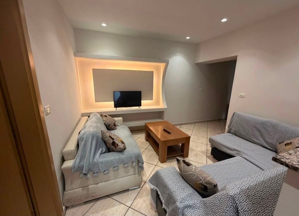 Jepet me qera apartament 1+1, përballë Square 21, pranë Furre Buke Zaimi.