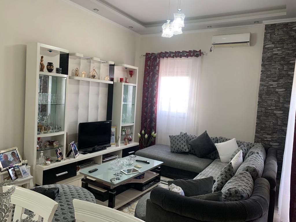 SHITET APARTAMENT 2+2+2 PORTI DURRES 240000 EURO