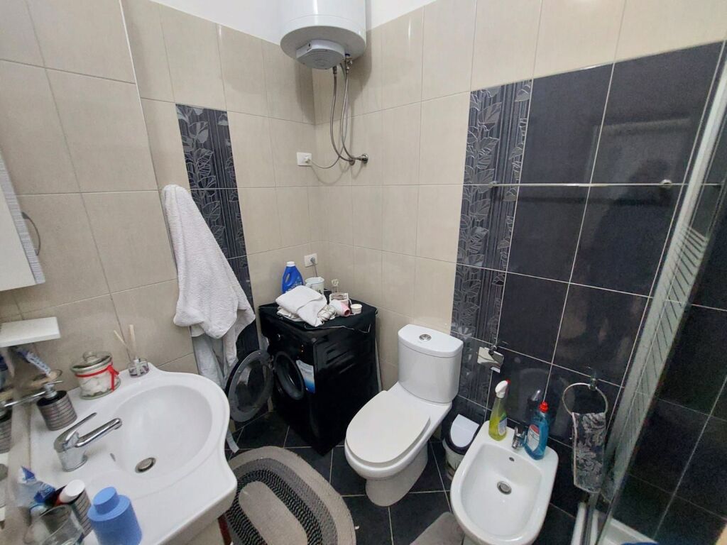 SHITET APARTAMENT 2+2+2 PORTI DURRES 240000 EURO