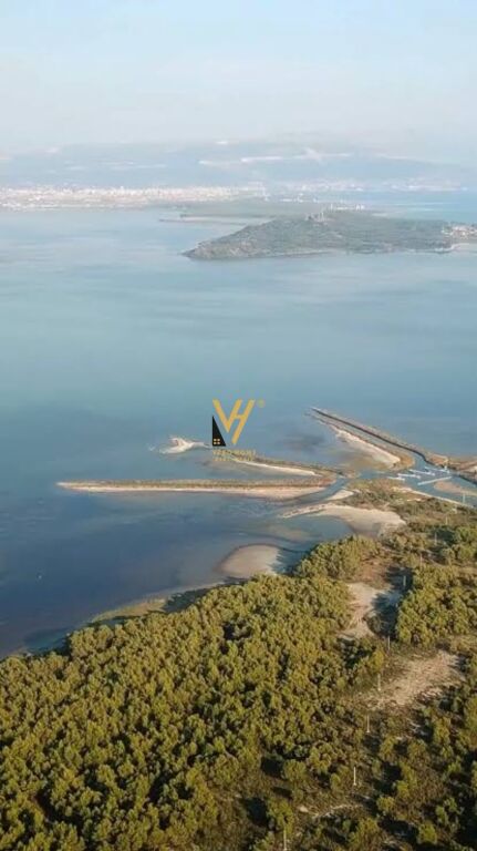 SHITET TRUALL 7.400 M2 NE VLORE, AKERNI 185.000 EURO