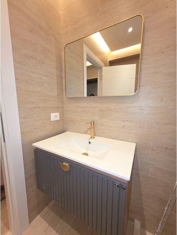 Appartamento 1+1 📍 Piazza Willson 700 € /Mese 70.000 Lek /Mese