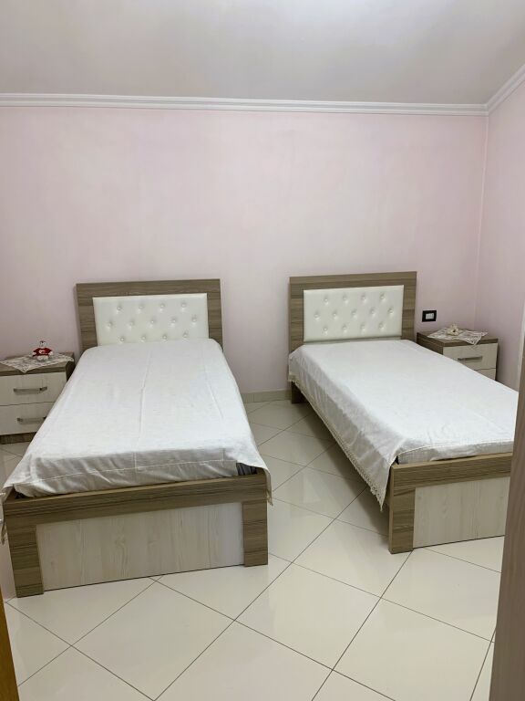 Ingresso 2+1 in Affitto, in via "Pal Hasi", vicino alla zona "5 Maj" e alla via "Siri Kodra".