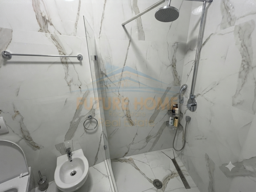 Shitet, Apartament 1+1+Post Parkimi, Rruga e Barrikadave, Tirane