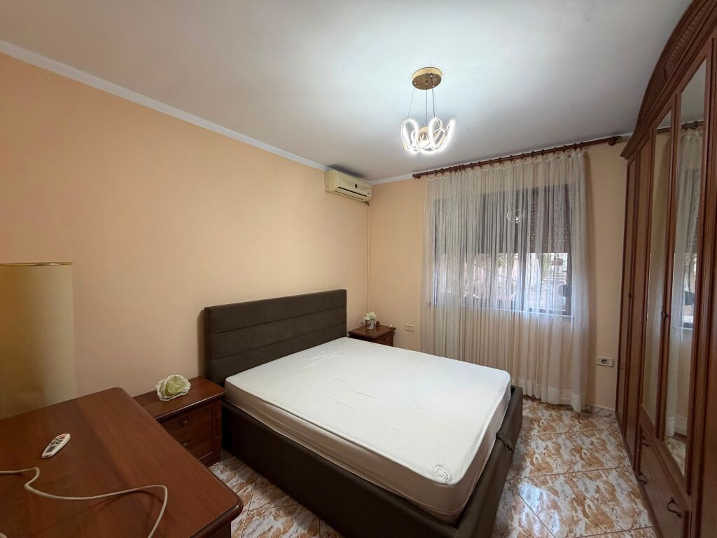 Apartament+Dyqan+Garazh per shitje tek 21 Dhjetori.