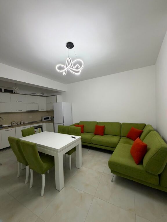 Rent | Shtëpi private 1 + 1 | Rruga Riza Cerova | 550 €/month