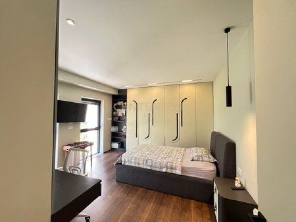 Jepet me qira super duplex te investuar ne detaje tek rezidenca Kodra e Diellit !!