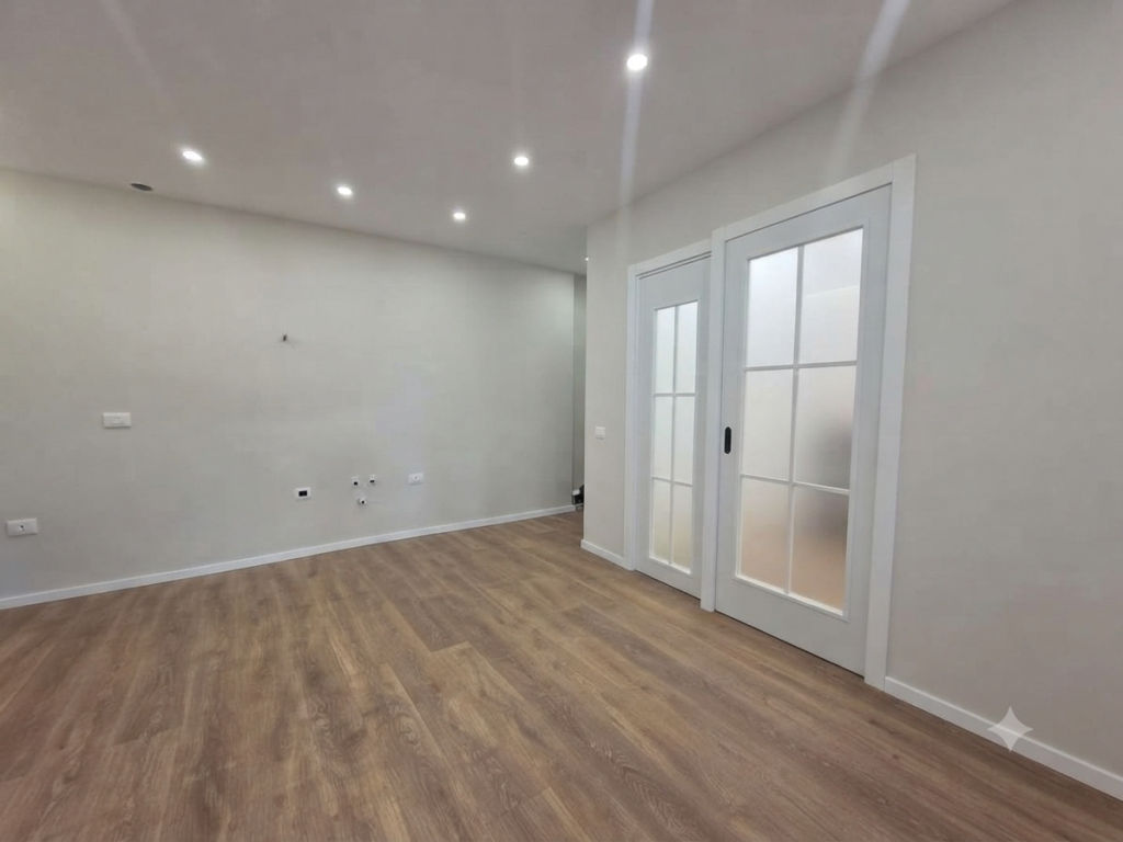 Shitet ,Apartament 1+1, Komuna e Parisit, Tirane