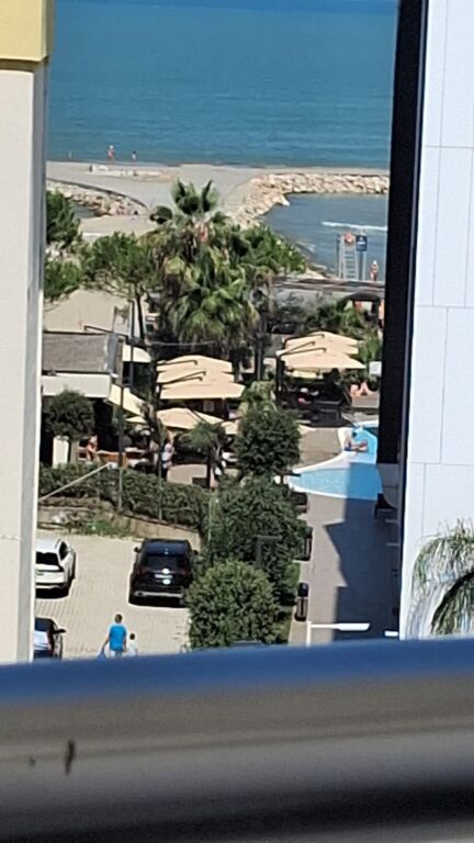 🏡 SHITET APARTAMENT 2+1 ME PARKIM – QERRET  📍 Vetëm 30 metra nga deti, në një nga zonat më të kërkuara për pushime dhe investim.  ✨ Detaje të pronës: • Tipologji: 2+1 • Sipërfaqe: 80 m² • Kati 6, me ashensor • Plotësisht i mobiluar • Pamje nga deti 🌊 • 1 vend parkimi i përfshirë  🎁 Bonus: Në çmim përfshihen çadrat dhe shezllonat në rreshtin e parë për të gjithë sezonin.  💶 Çmimi: 180.250 € (i padiskutueshëm)
