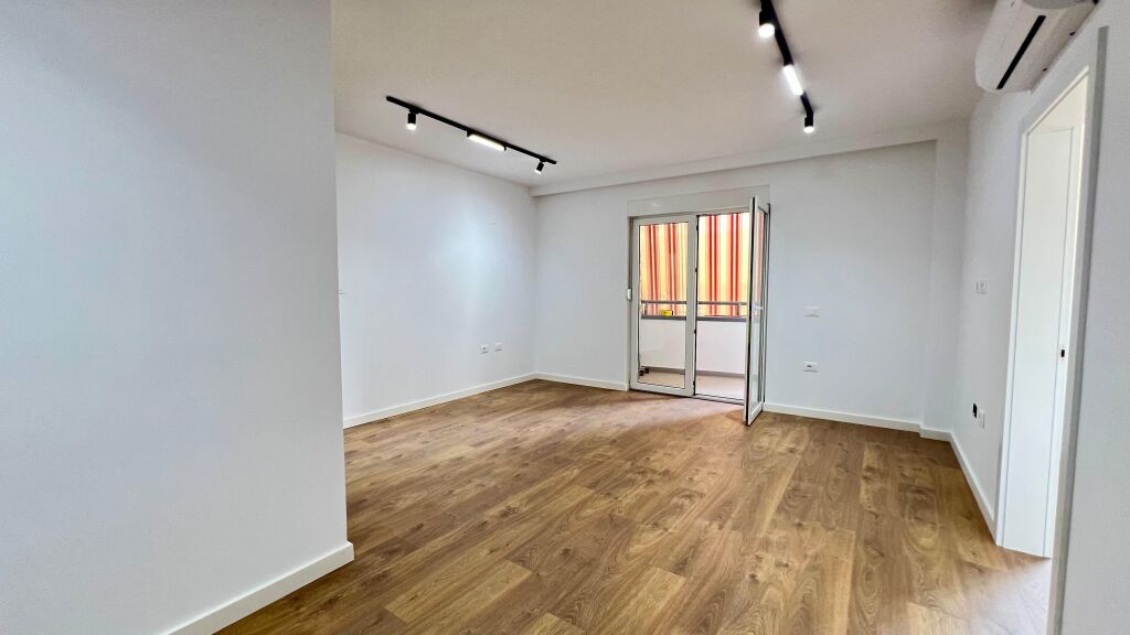 🏢 UFFICIO IN AFFITTO: 2 Ambienti di Lavoro 📍Stadio Air Albania – Fronte Strada Principale || 1.050€/Mese – Edificio Nuovo – 3° Piano – 77 m² – Posizione Premium