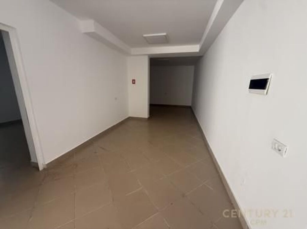 OKAZION!NJËSI KOMERCIALE PËR SHITJE PRANË SHKOLLËS SË BALETIT,NJËSIA NR.2 !