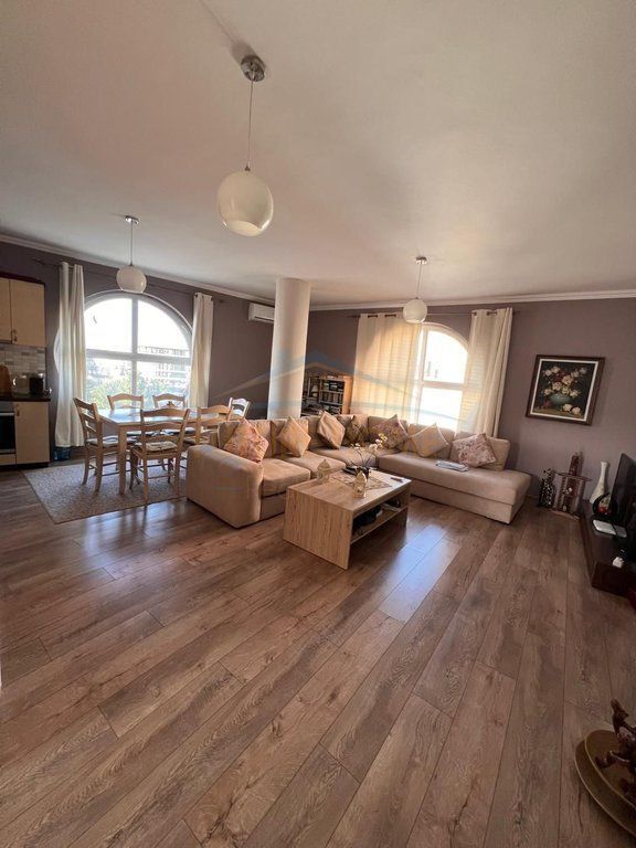 Qera, Penthouse 2+1+2, Mali i Robit, Kavajë
