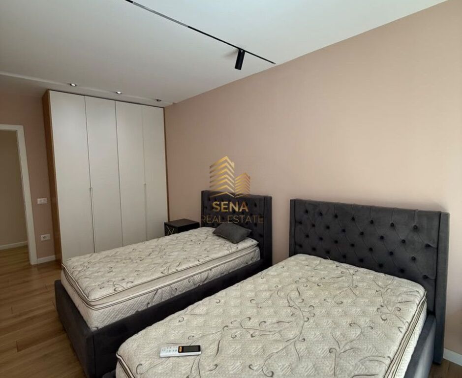Shitet Apartament 2+1+Blk+2 Wc+ Post Parkimi, Ish Profarma – Xhamllik, 250.000 Euro