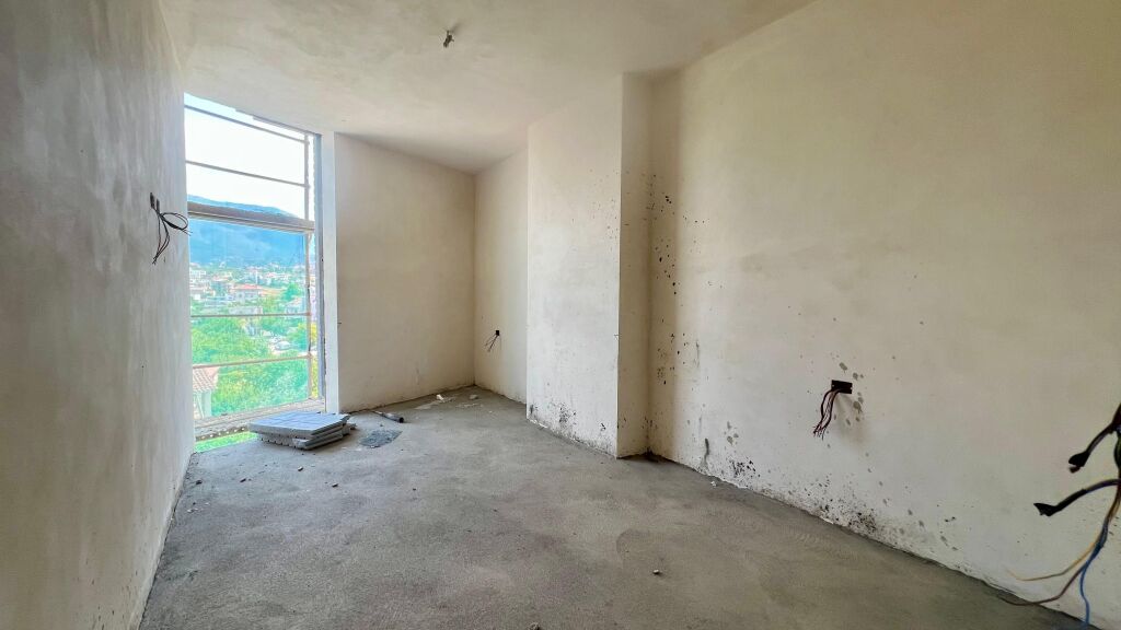 🏠 IN VENDITA: Appartamento 2+1+2 Bagni 📍Ali Demi (Di fronte a Mangalem 21) – 215.000 € – Consegna: 2026 – 4° Piano – 115 m² – Vivere Premium ad Ali Demi 🔥