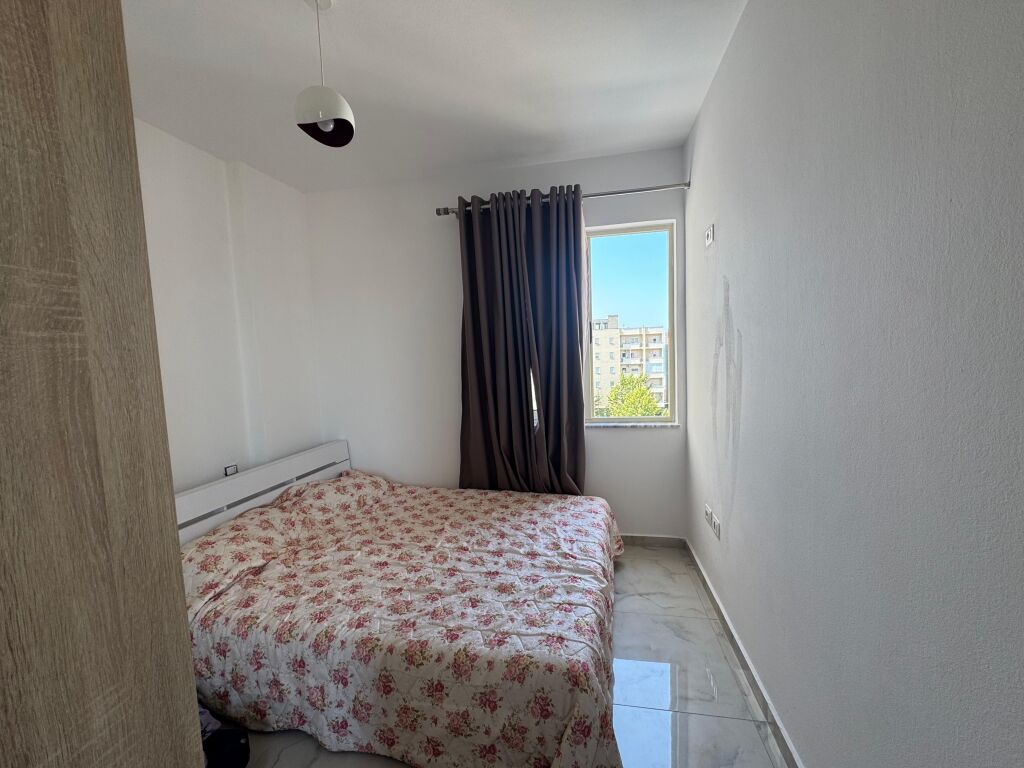 Shitet Apartament 1+1