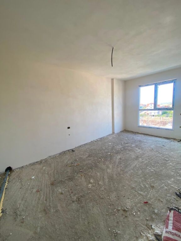 Shitet , Apartament 1+1, Cmimi 850 € /m² ,Paskuqan .
