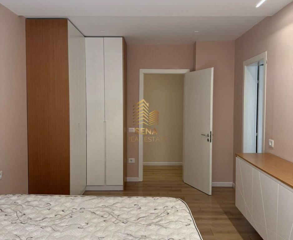 Shitet Apartament 2+1+Blk+2 Wc+ Post Parkimi, Ish Profarma – Xhamllik, 250.000 Euro