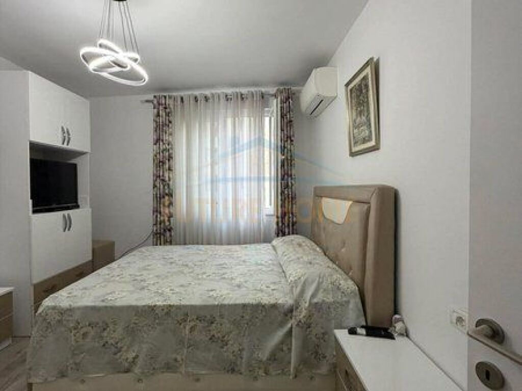Shitet, Apartament 2+1, Pallatet Cabej, Misto Mame