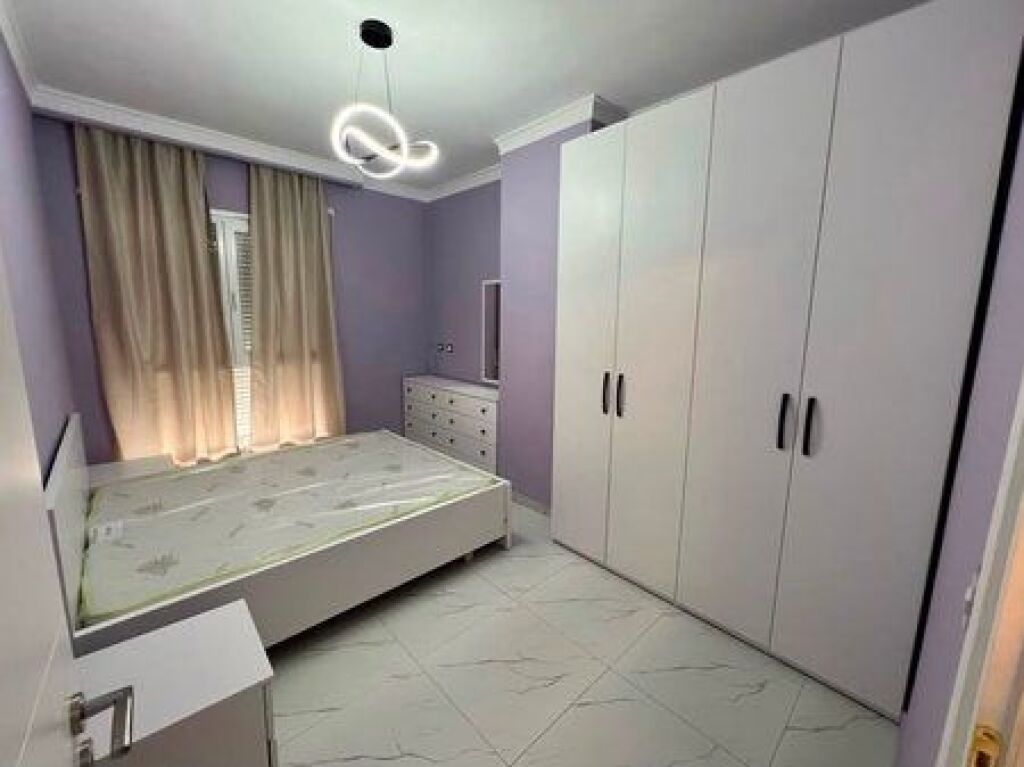 Shitet, Apartament 1+1, Rruga 5 Maj, Tirane