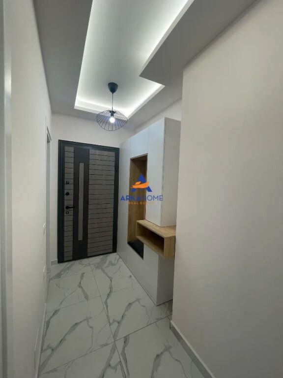 VENDESI APPARTAMENTO 1+1+BALCONE "A YZBERISHT" 135.000 EURO