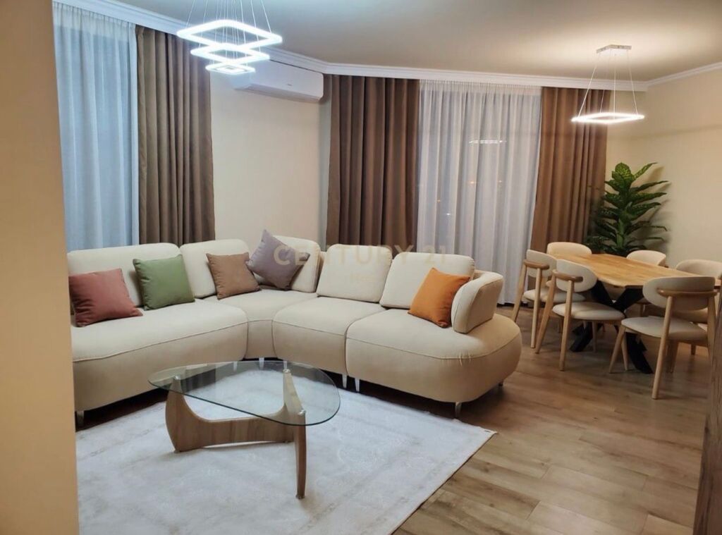Appartamento 2+1+2+ posto auto in affitto!
