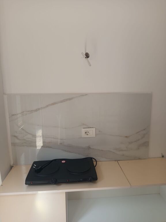 APARTAMENT 1+1. 28000 LEKE.QYTET STUDENTI.