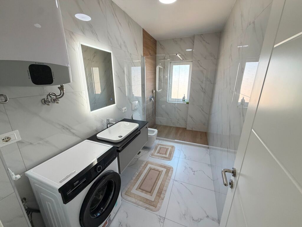 🏡 Vendesi super appartamento 2+1  📍 21 Dhjetori, Via “Shefqet Musaraj”, dietro Bar Kafe Feme