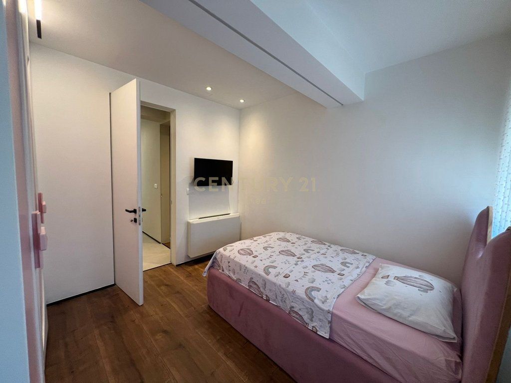 For rent super duplex invested in details at the extension of the Kodra e Diellit Residence !!