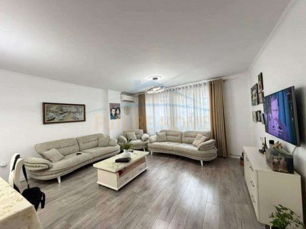 Shitet, Apartament 2+1, Pallatet Cabej, Misto Mame