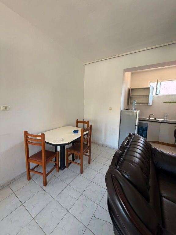 Rent | Shtëpi private 2 + 1 | Rruga Riza Cerova | 350 €/month