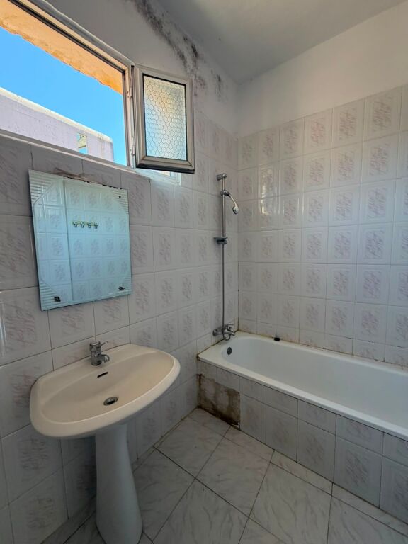 Rent | Shtëpi private 2 + 1 | Rruga Riza Cerova | 350 €/month
