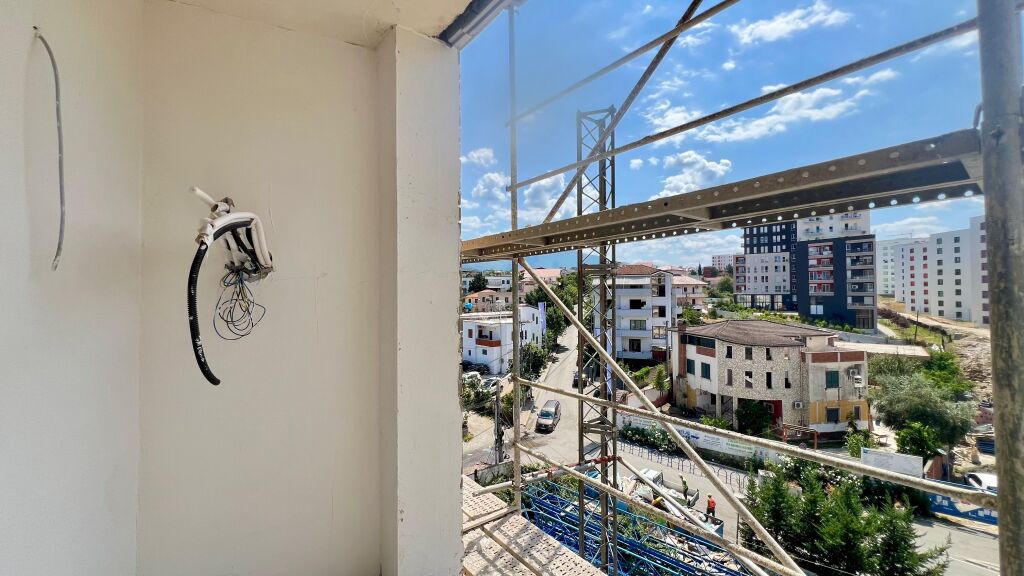 🏠 IN VENDITA: Appartamento 2+1+2 Bagni 📍Ali Demi (Di fronte a Mangalem 21) – 215.000 € – Consegna: 2026 – 4° Piano – 115 m² – Vivere Premium ad Ali Demi 🔥